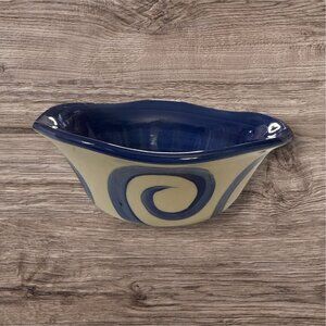Gail Pittman Blue and Off White Swirl Pottery Bowl 6.5" Signed 2004 USA Made